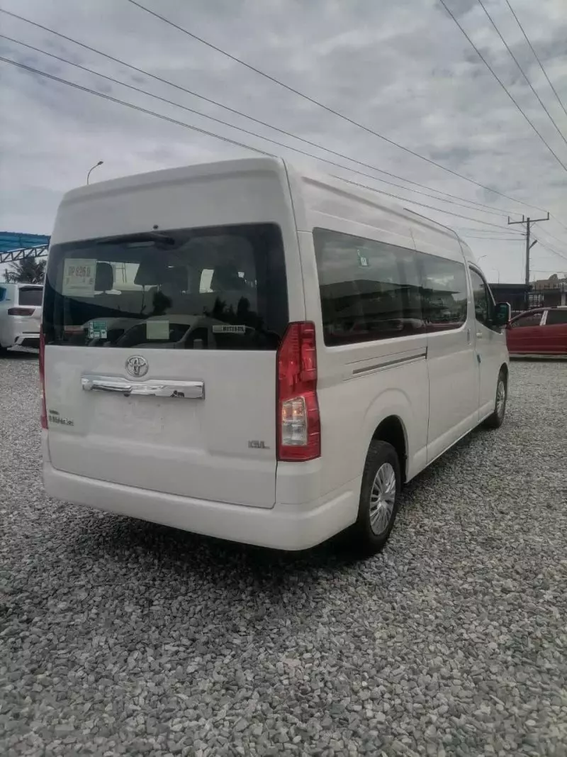 TOYOTA Hiace   - 2023