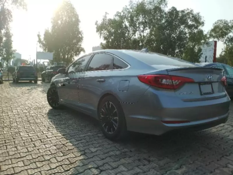 Hyundai Sonata   - 2015