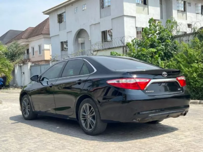 Toyota Camry - 2015