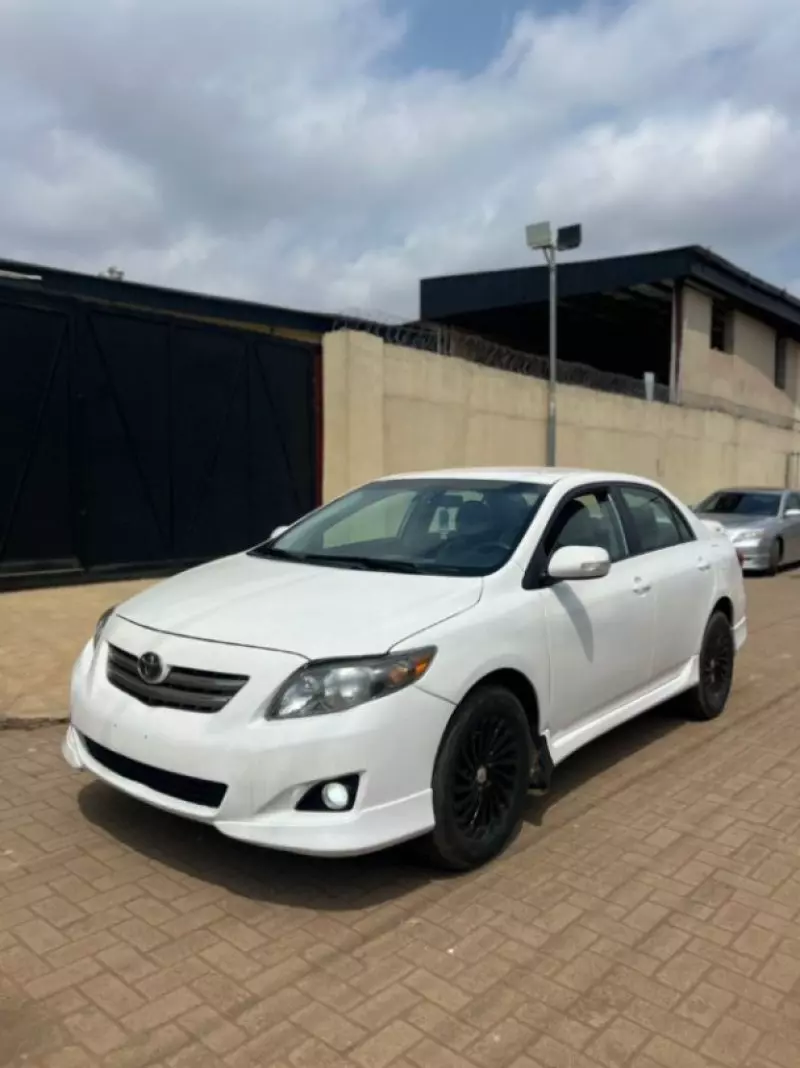 Toyota Corolla   - 2010