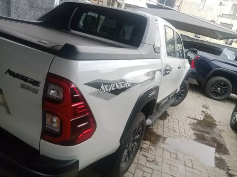 Toyota Hilux   - 2025