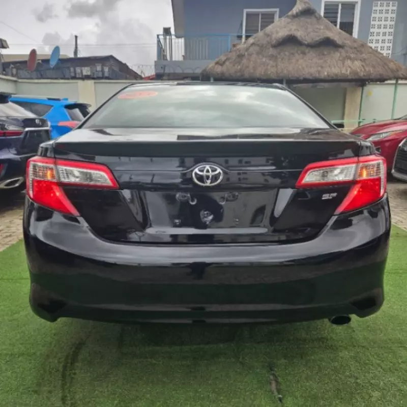 Toyota Camry   - 2014