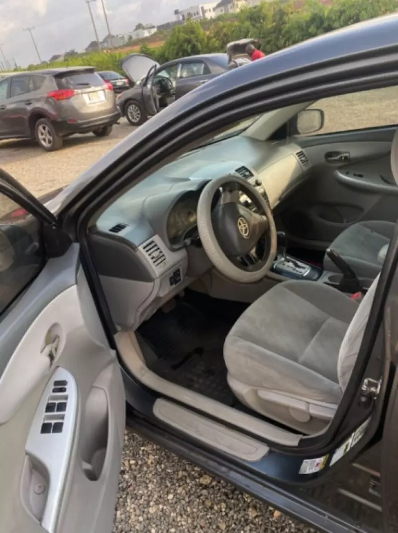 TOYOTA Corolla   - 2010