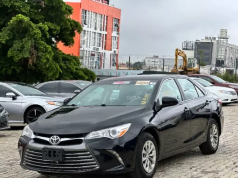 TOYOTA Camry - 2017