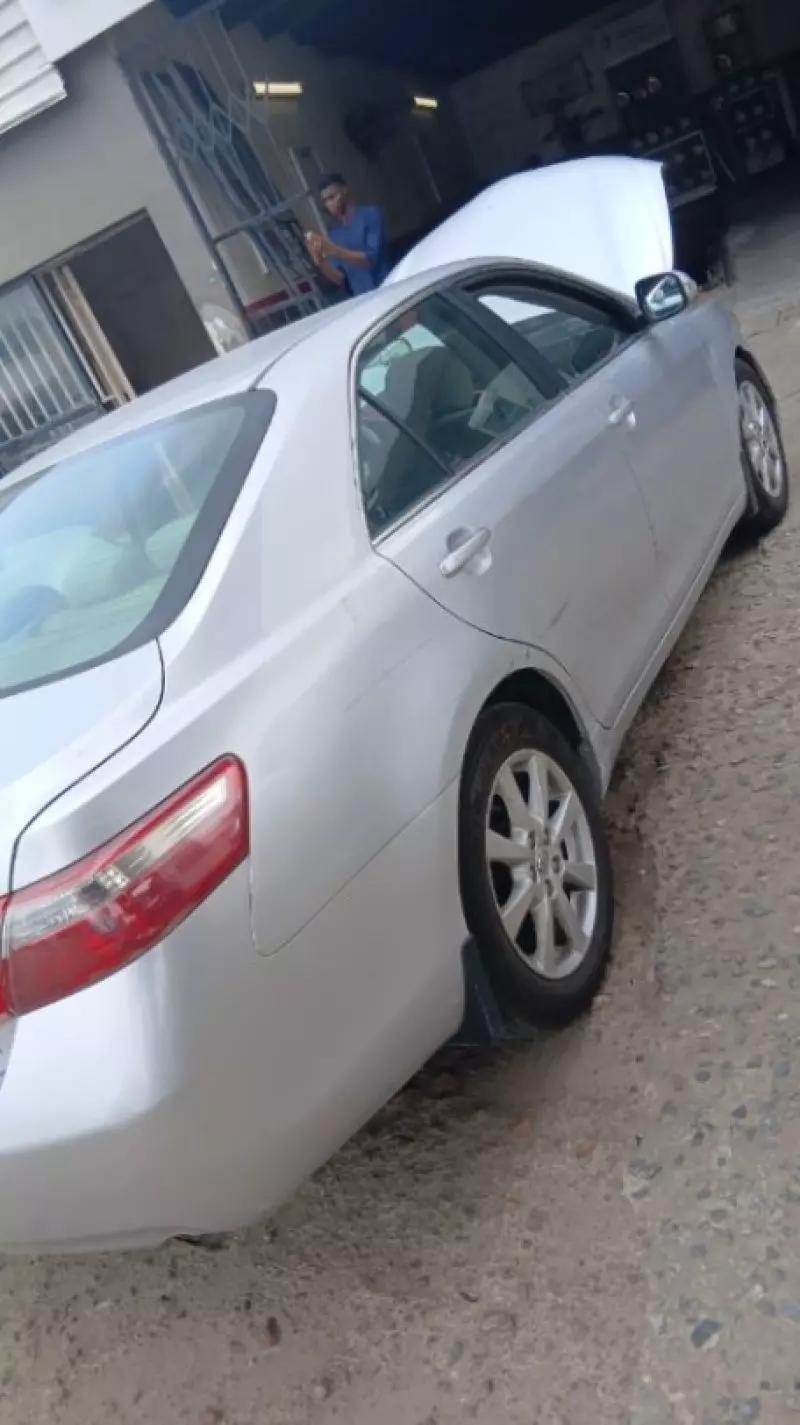 Toyota Camry   - 2009