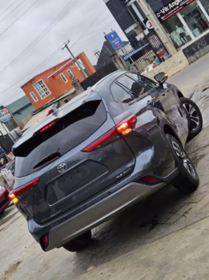 TOYOTA Highlander   - 2021