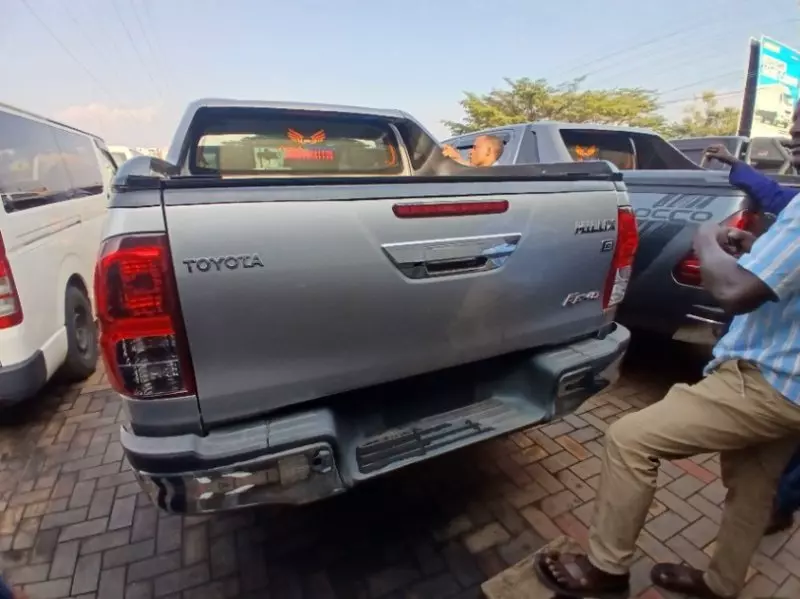 Toyota Hilux   - 2019