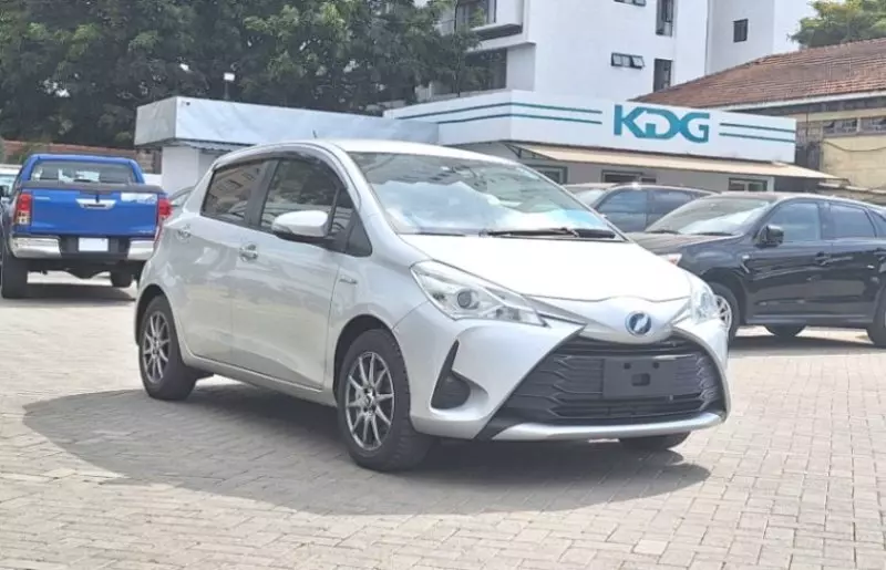 Toyota Vitz   - 2018