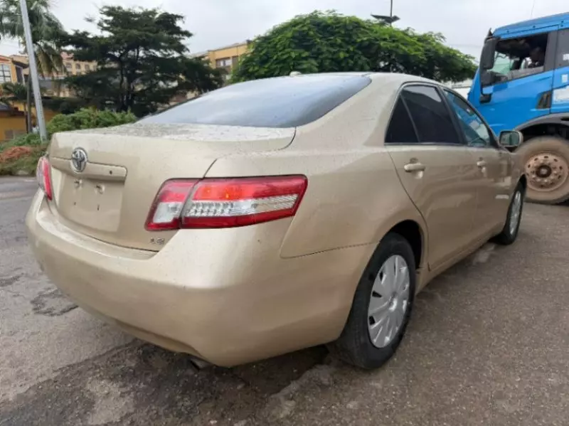 TOYOTA Camry - 2011
