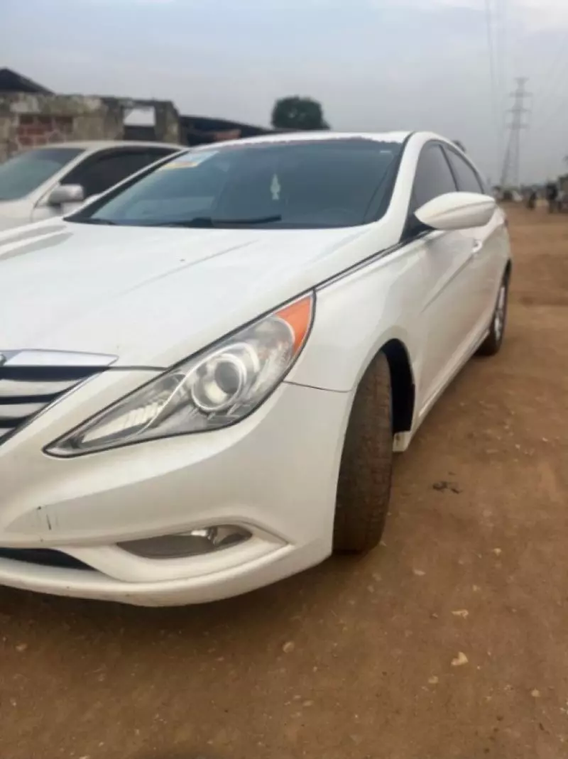 Hyundai Sonata   - 2012