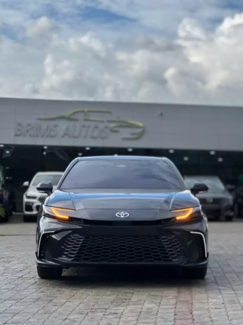 Toyota Camry   - 2025