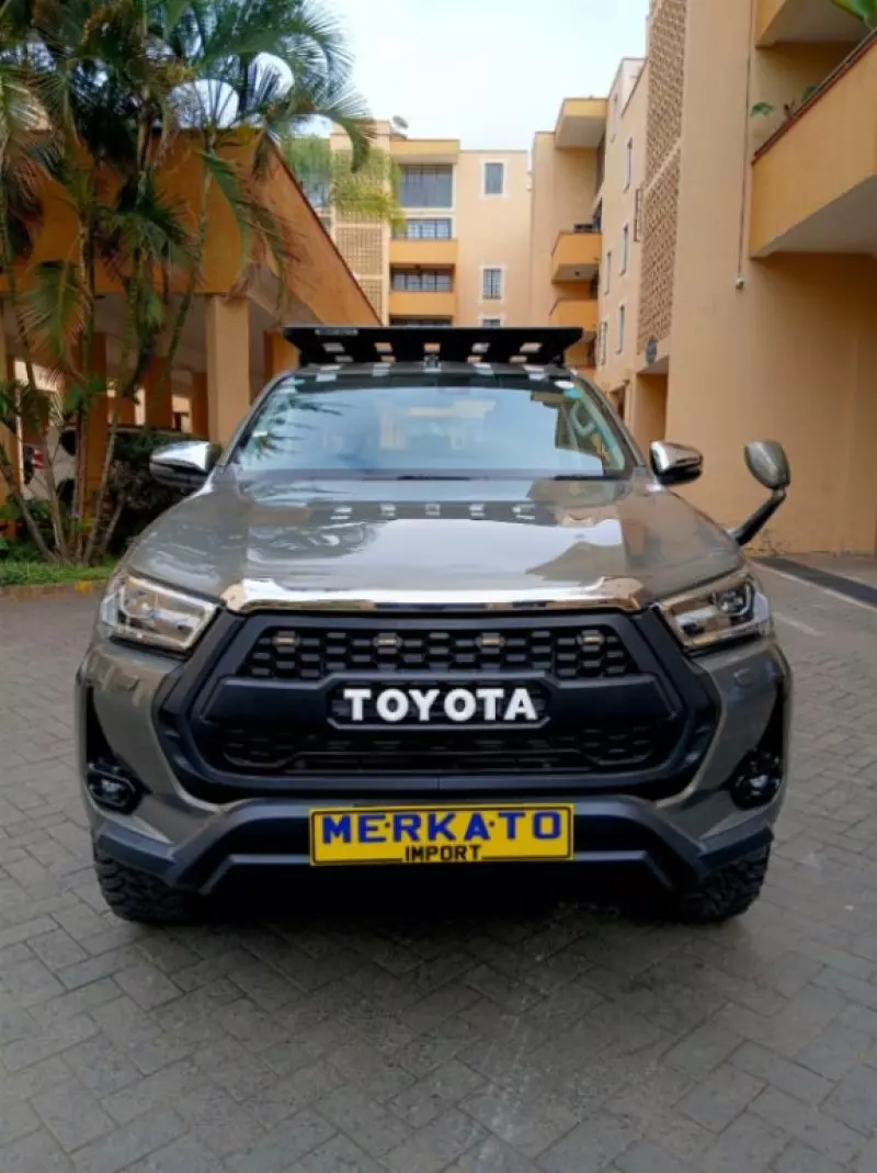Toyota Hilux   - 2022
