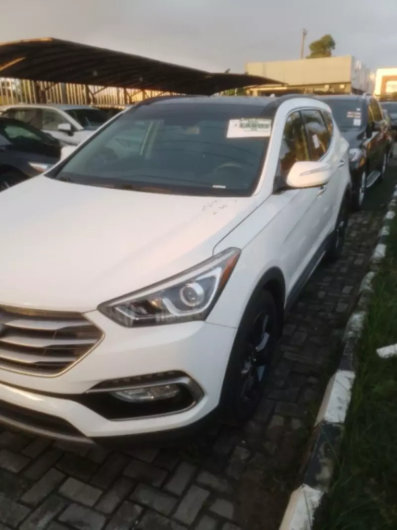Hyundai Santa FE   - 2016