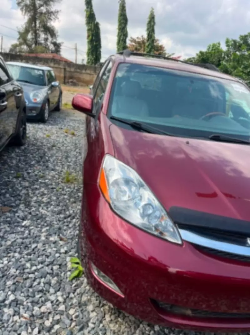 TOYOTA Sienna   - 2008