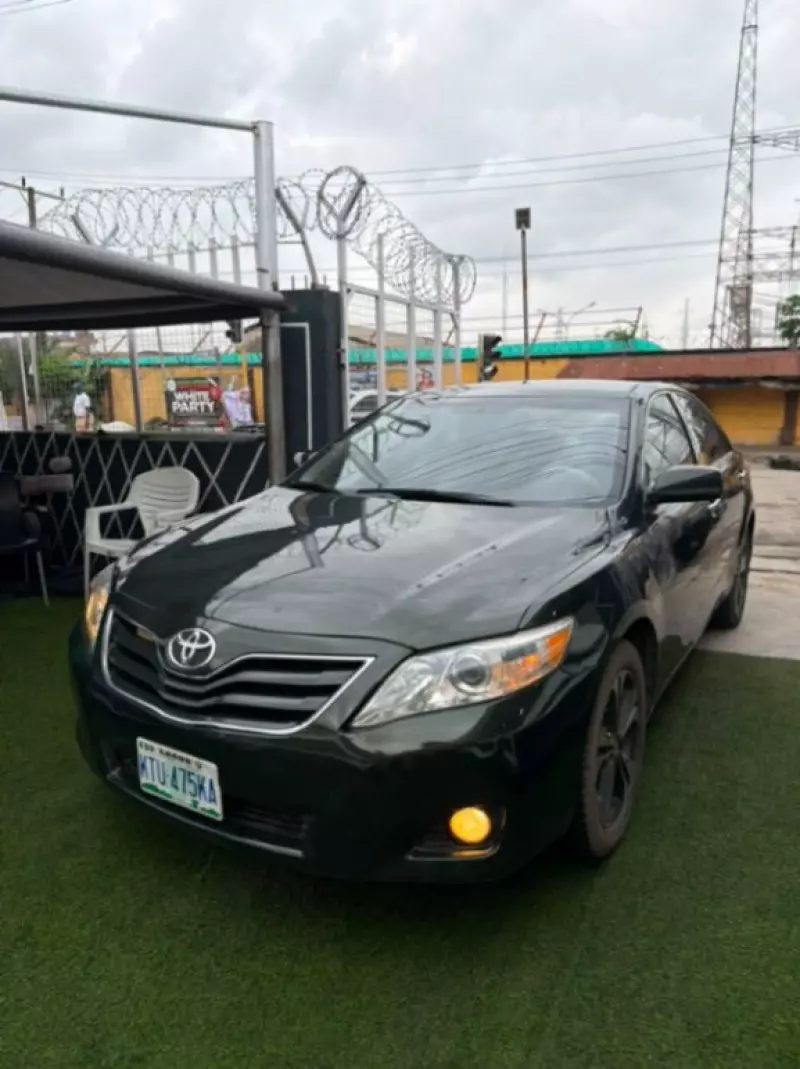 TOYOTA Camry - 2011
