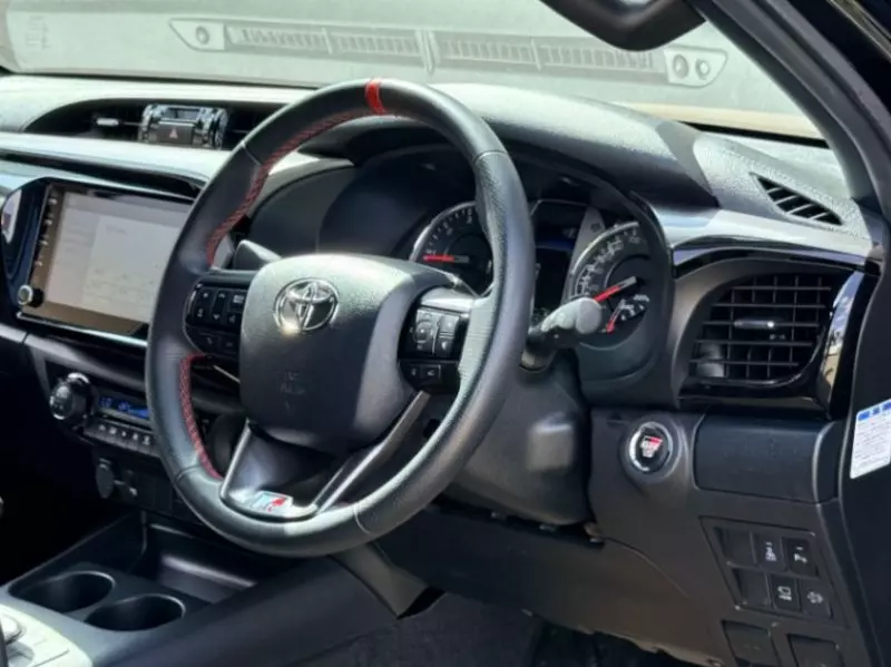 Toyota Hilux   - 2022