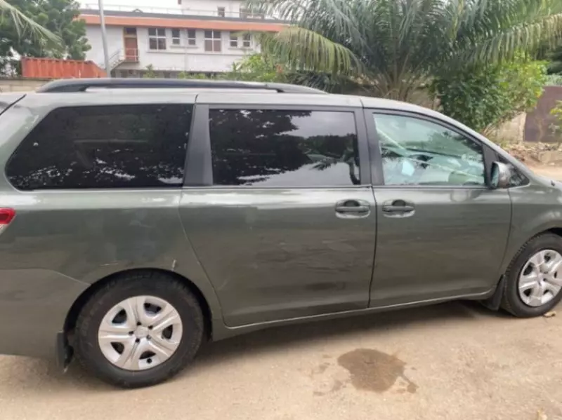 TOYOTA Sienna   - 2013