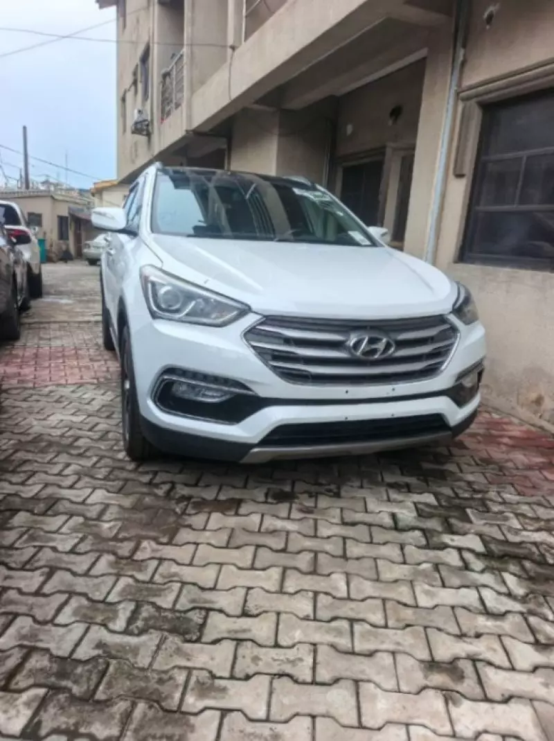 Hyundai Santa Fe   - 2017