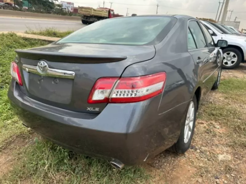 Toyota Camry   - 2011