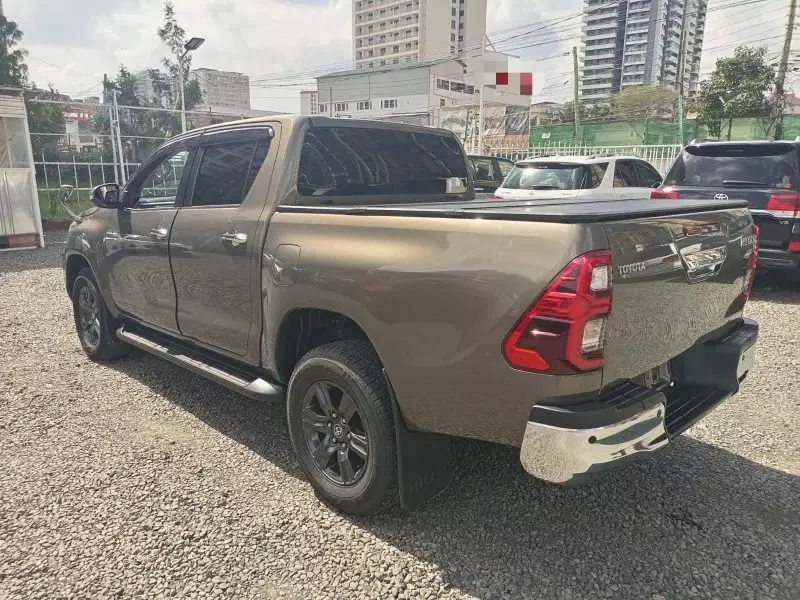 TOYOTA Hilux   - 2022