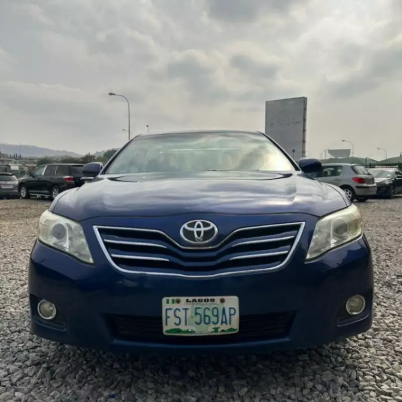 Toyota Camry   - 2010