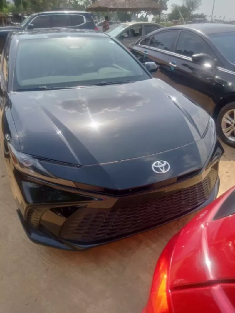 TOYOTA Camry   - 2025