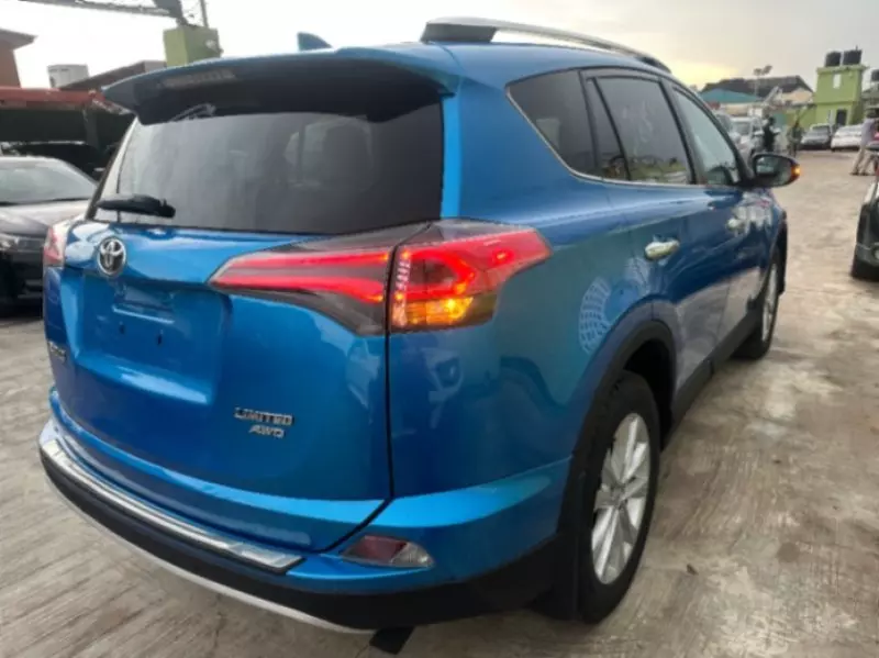 Toyota RAV4   - 2016