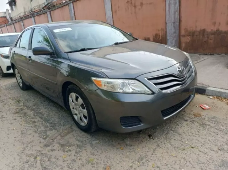 Toyota Camry   - 2010
