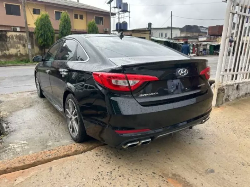 Hyundai Sonata   - 2015