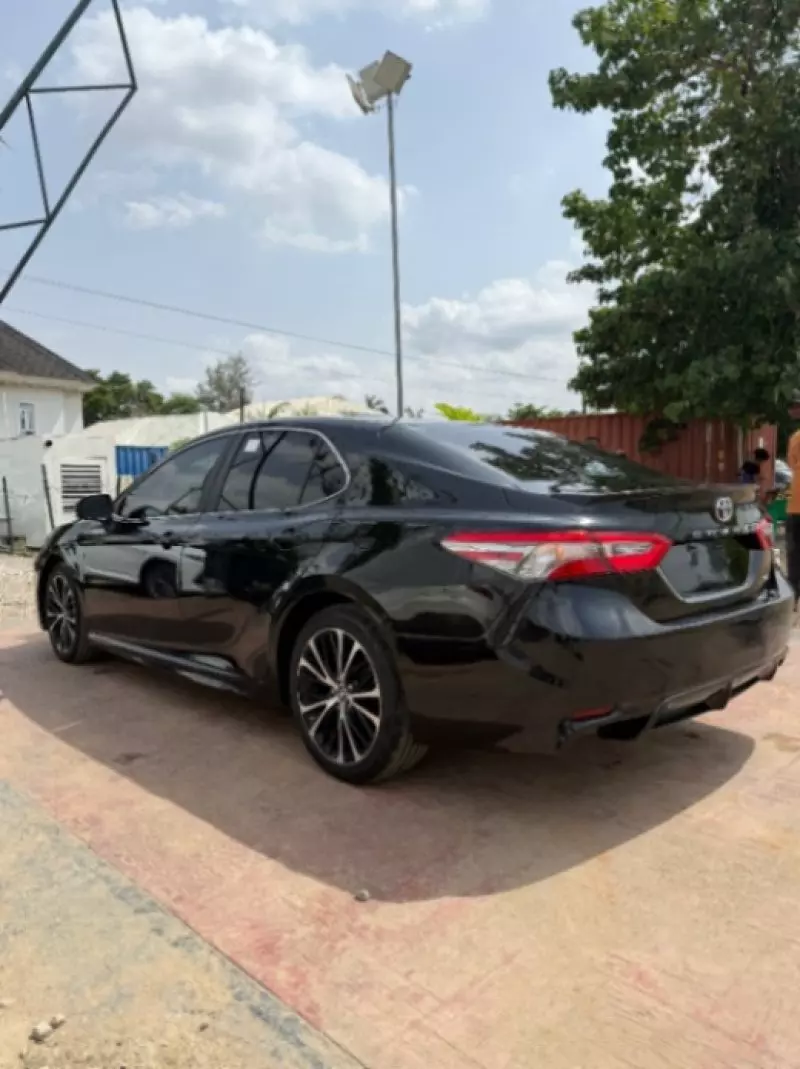 Toyota Camry   - 2018