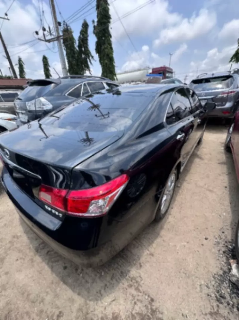 Lexus ES 350   - 2011