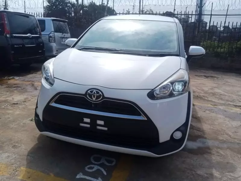 Toyota Sienta   - 2016