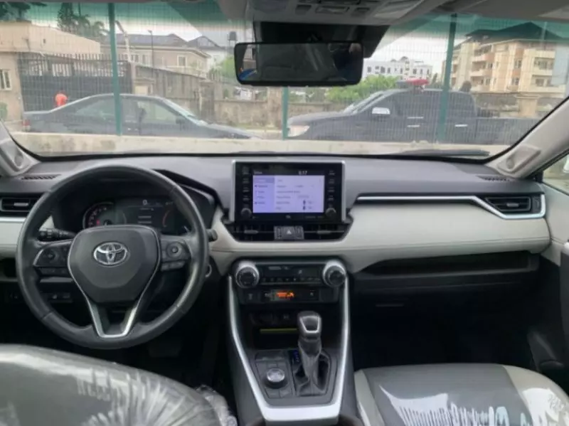 Toyota RAV 4   - 2019