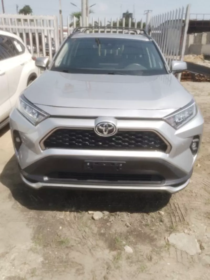 Toyota RAV 4   - 2019