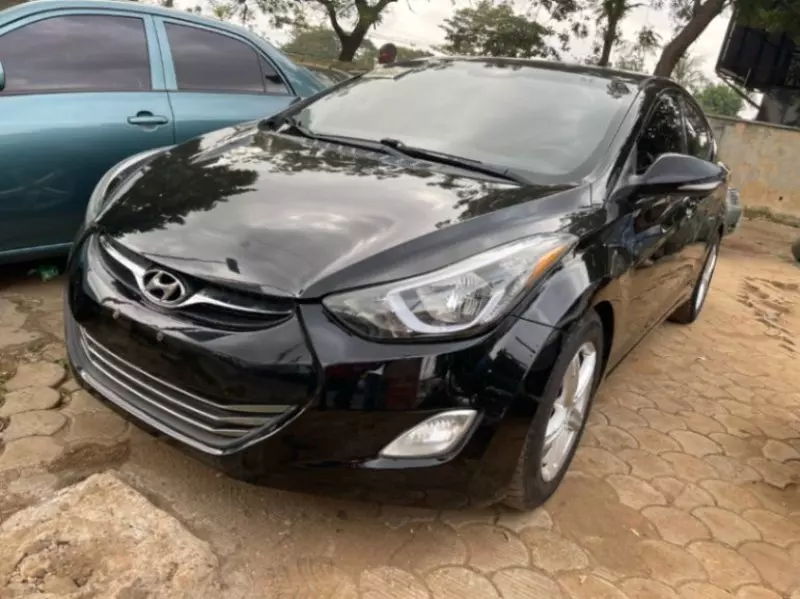 Hyundai Elantra   - 2013