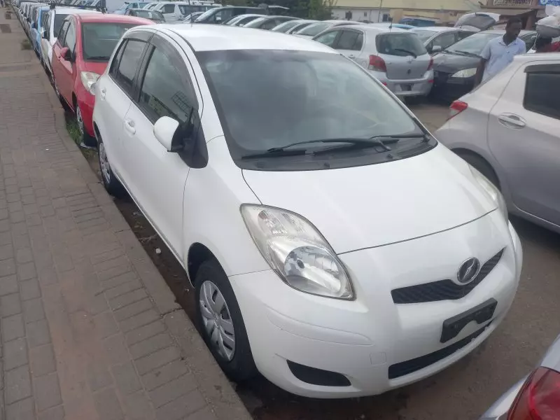 Toyota Vitz   - 2011
