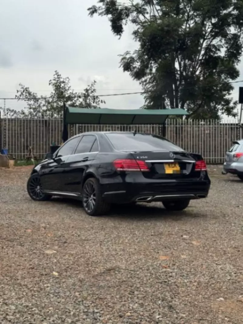 Mercedes-Benz E350   - 2013