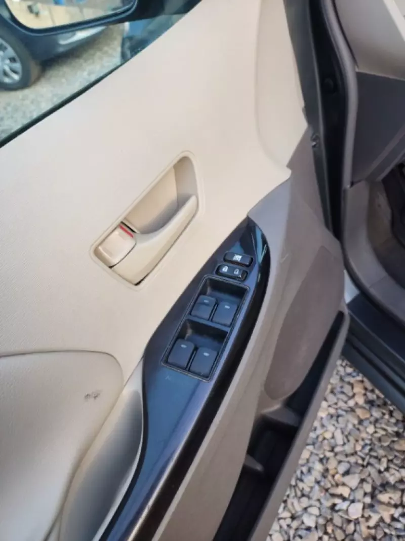 TOYOTA Sienna   - 2011