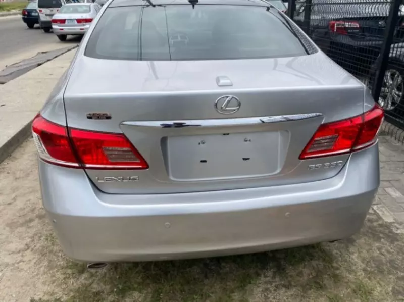Lexus ES 350   - 2010