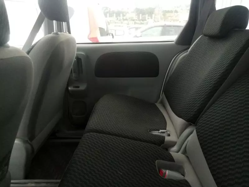Toyota Sienta   - 2010