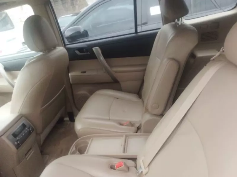 TOYOTA Highlander   - 2010