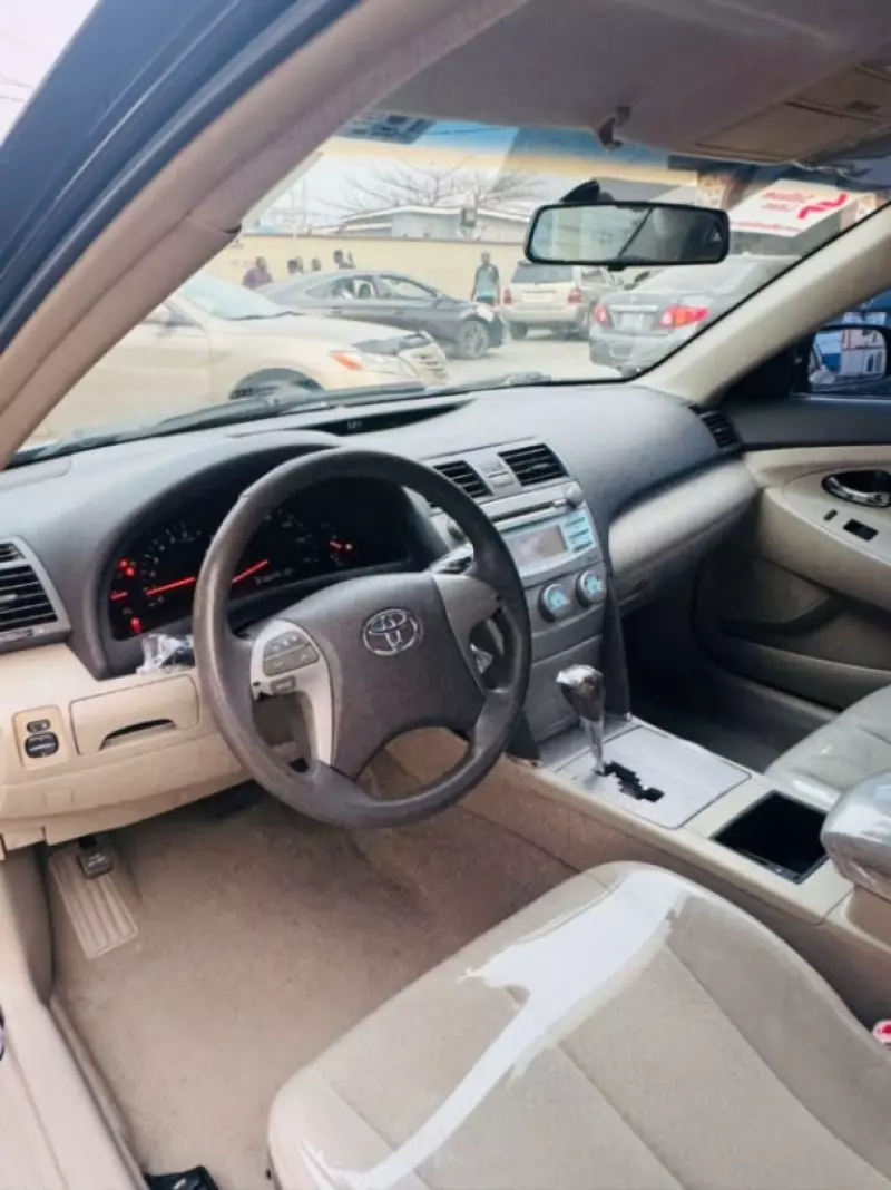 Toyota Camry   - 2009