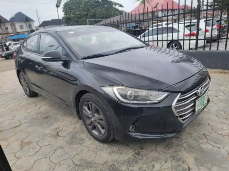 Hyundai Elantra   - 2018