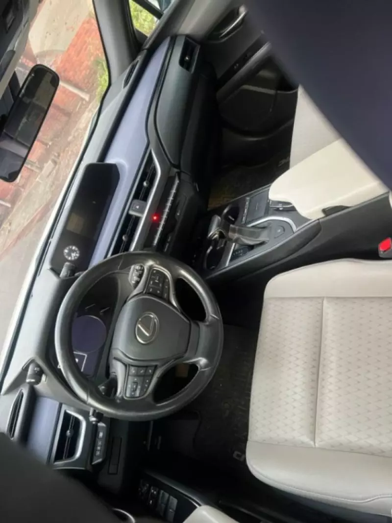 Lexus UX   - 2021