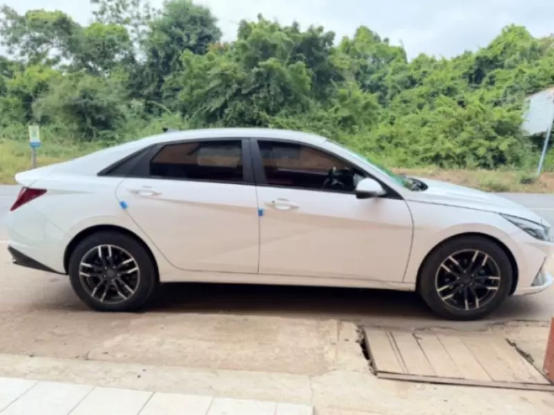Hyundai Elantra   - 2021