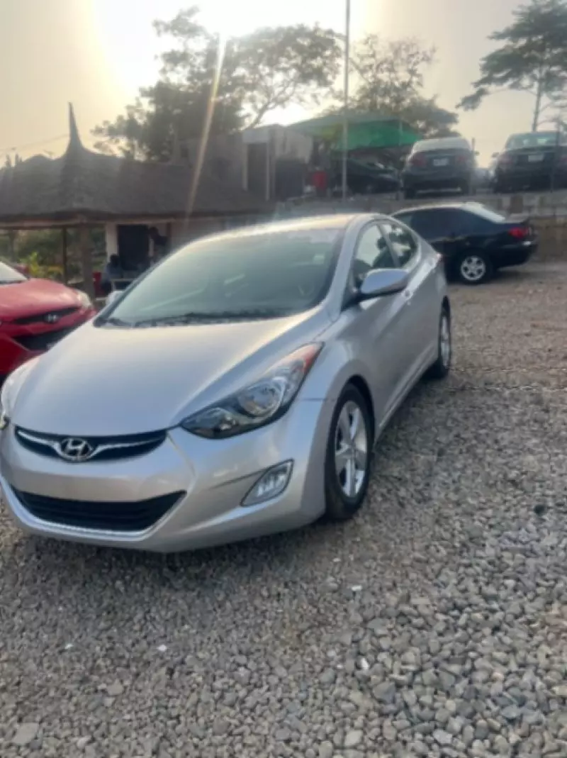 Hyundai Elantra   - 2013