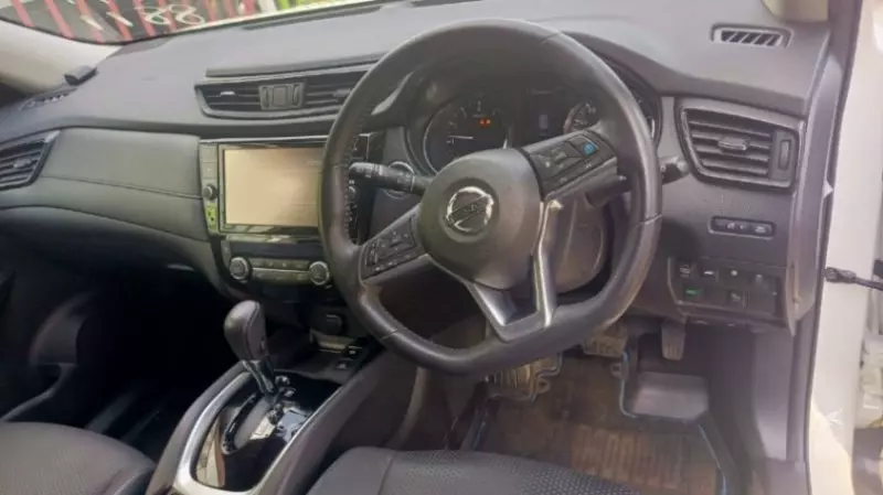 Nissan X-TRAIL    - 2018