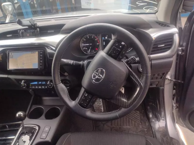 TOYOTA Hilux   - 2020