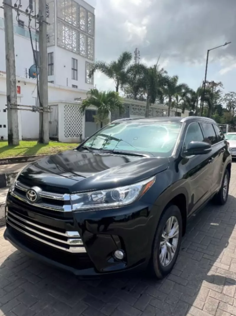 Toyota Highlander   - 2016