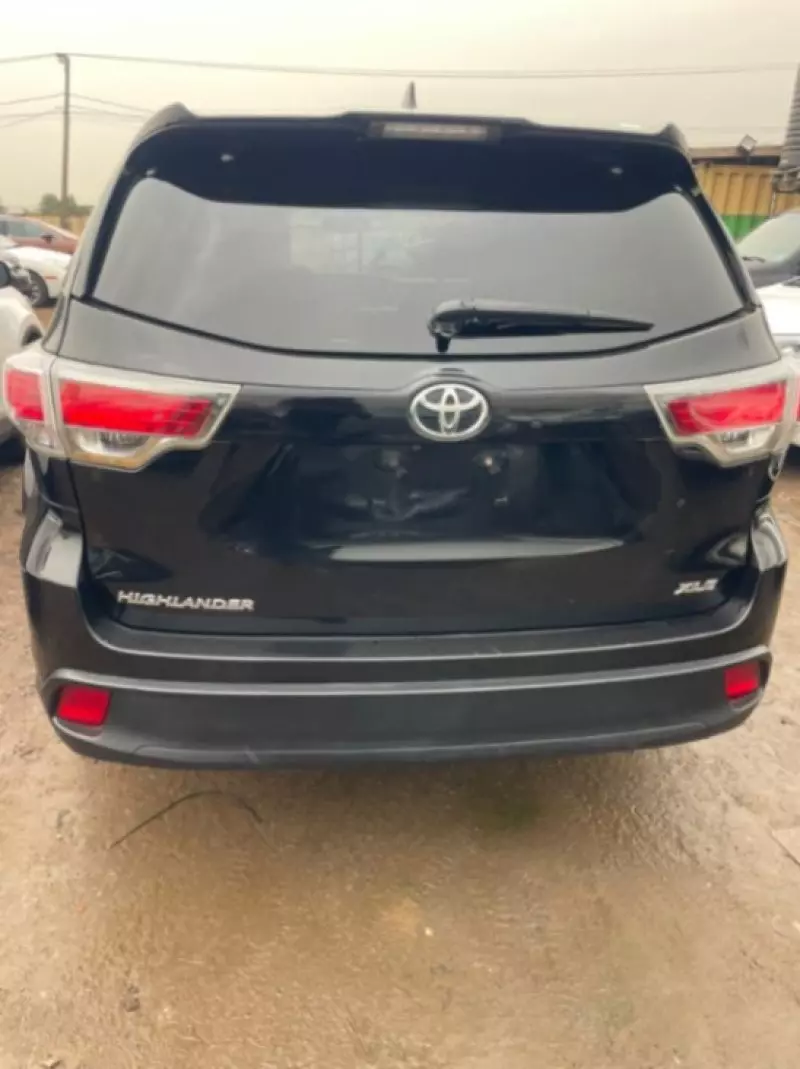 Toyota Highlander   - 2016